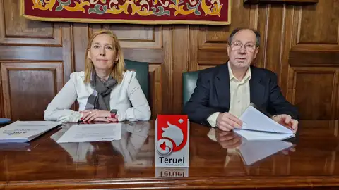 La concejal de Servicios Sociales, Carmen Romero, y el de Participación Ciudadana, Julio Esteban SUBVENCIONES