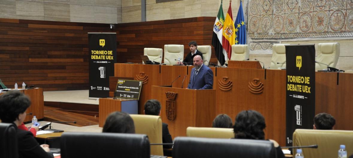 El XIX Torneo de Debates de la UEx anima a los jóvenes a cultivar el espíritu crítico El XIX Torneo de Debates de la UEx anima a los jóvenes a cultivar el espíritu crítico