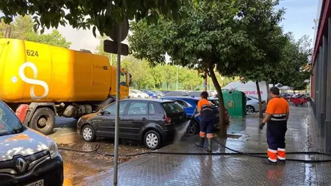 Labores de limpieza de Lipasam (Foto de archivo). Labores de limpieza de Lipasam (Foto de archivo).