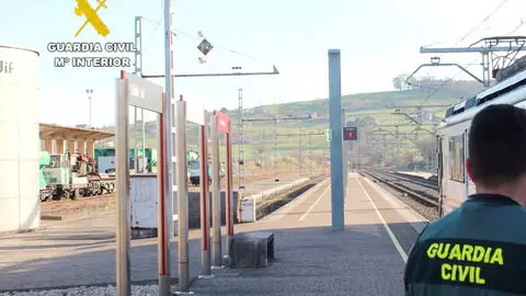 Investigado un joven como presunto autor de grafitis en trenes con daños valorados en 5.500 euros Investigado un joven como presunto autor de grafitis en trenes con daños valorados en 5.500 euros
