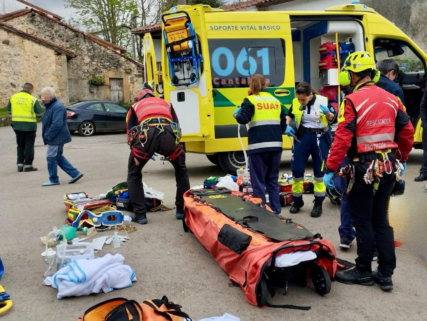 Herido grave un menor de 16 años en una colisión entre su moto y un autobús escolar en Herrerías Herido grave un menor de 16 años en una colisión entre su moto y un autobús escolar en Herrerías