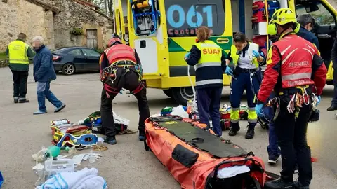 Herido grave un menor de 16 años en una colisión entre su moto y un autobús escolar en Herrerías Herido grave un menor de 16 años en una colisión entre su moto y un autobús escolar en Herrerías