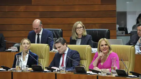 PP y Vox sacan adelante la "tercera bajada de impuestos" de Guardiola que para PSOE y Unidas solo beneficia a los ricos PP y Vox sacan adelante la "tercera bajada de impuestos" de Guardiola que para PSOE y Unidas solo beneficia a los ricos