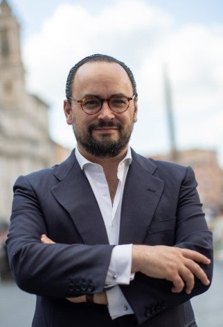 Ignacio Peyró presenta "El español que enamoró al mundo: Una vida de Julio Iglesias" Ignacio Peyró presenta "El español que enamoró al mundo: Una vida de Julio Iglesias"