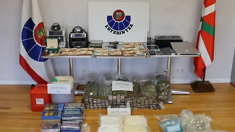 Desarticulada una banda en Bizkaia con 13 detenidos y 100 kilos de droga incautados Desarticulada una banda en Bizkaia con 13 detenidos y 100 kilos de droga incautados