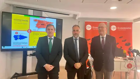 Abel Fernández, Agustín Santiago Fernández y Santiago Álvarez García. Abel Fernández, Agustín Santiago Fernández y Santiago Álvarez García