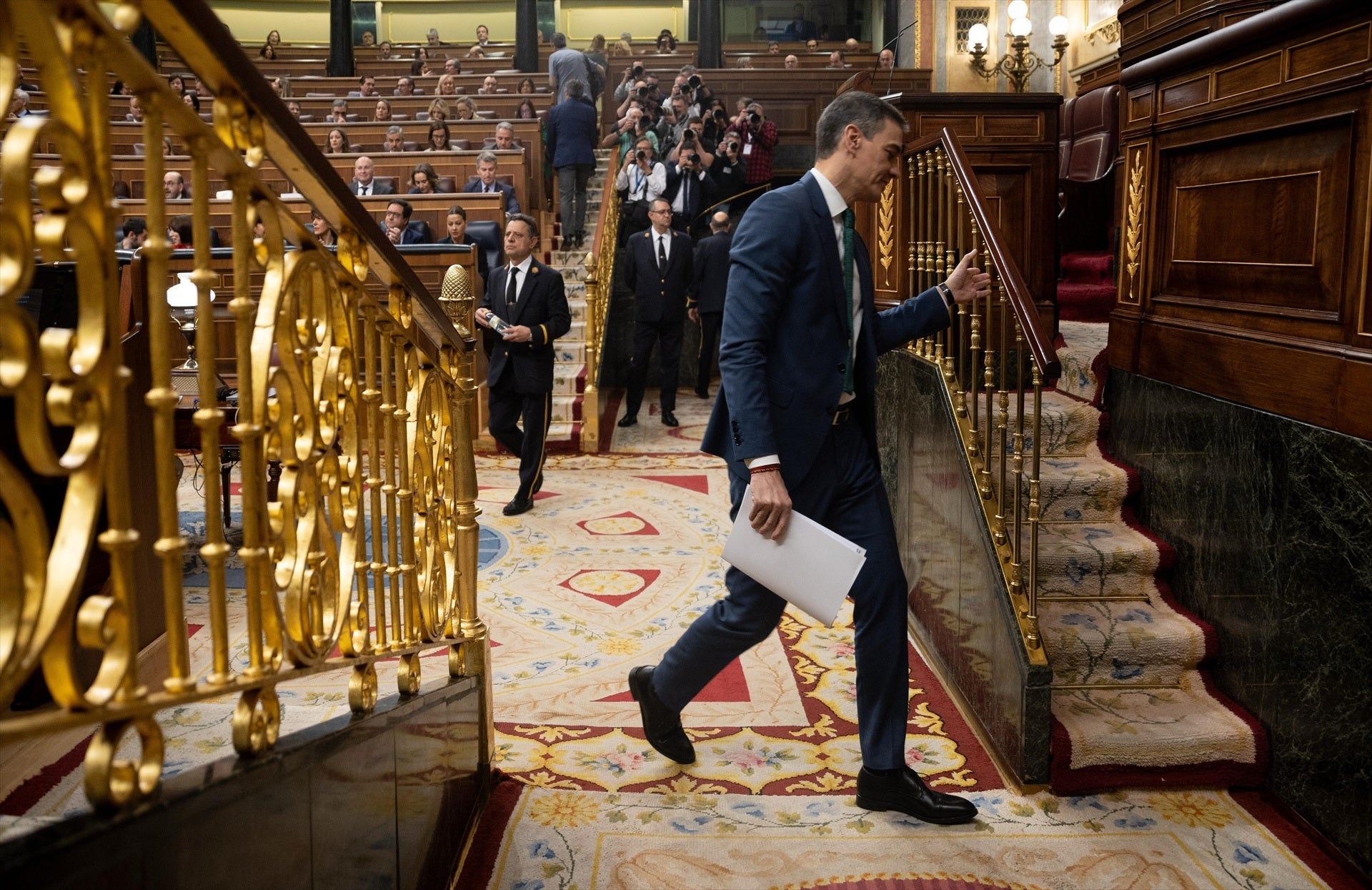 Tertulia: ¿Cómo va a aprobar el Gobierno el aumento del gasto en Defensa? Tertulia: ¿Cómo va a aprobar el Gobierno el aumento del gasto en Defensa?
