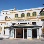 Sede del Teatro Lope de Vega, ubicado frente al Parque de María Luisa de Sevilla Sede del Teatro Lope de Vega, ubicado frente al Parque de María Luisa de Sevilla