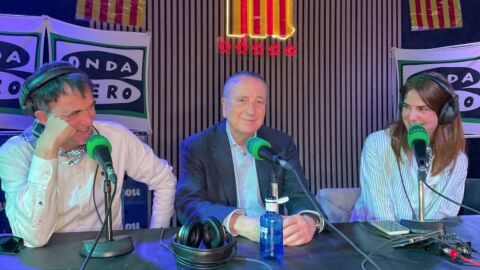 Roig visita la bodeguilla de Onda Cero