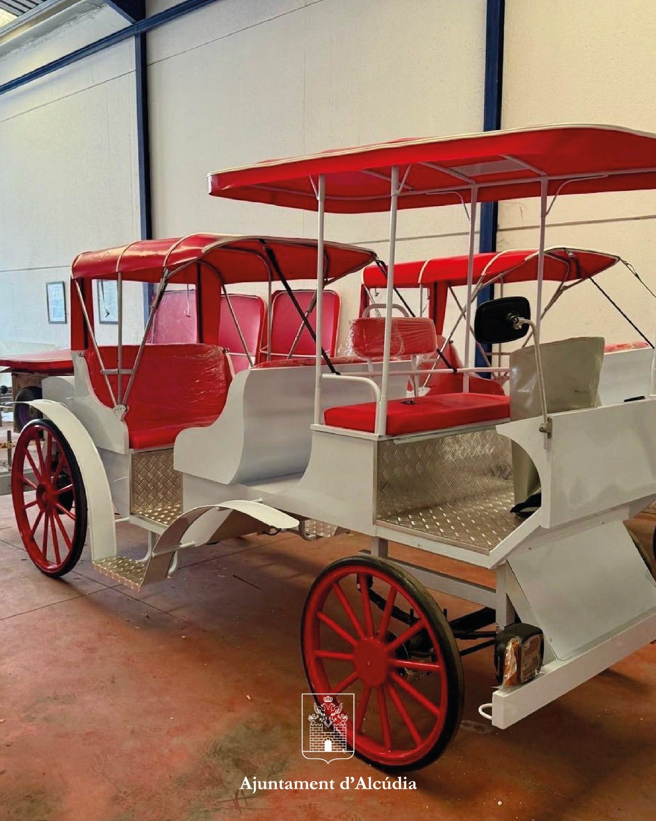 Alcúdia marca un hito: Primer municipio español en sustituir las calesas de caballos por una flota eléctrica Alcúdia marca un hito: Primer municipio español en sustituir las calesas de caballos por una flota eléctrica
