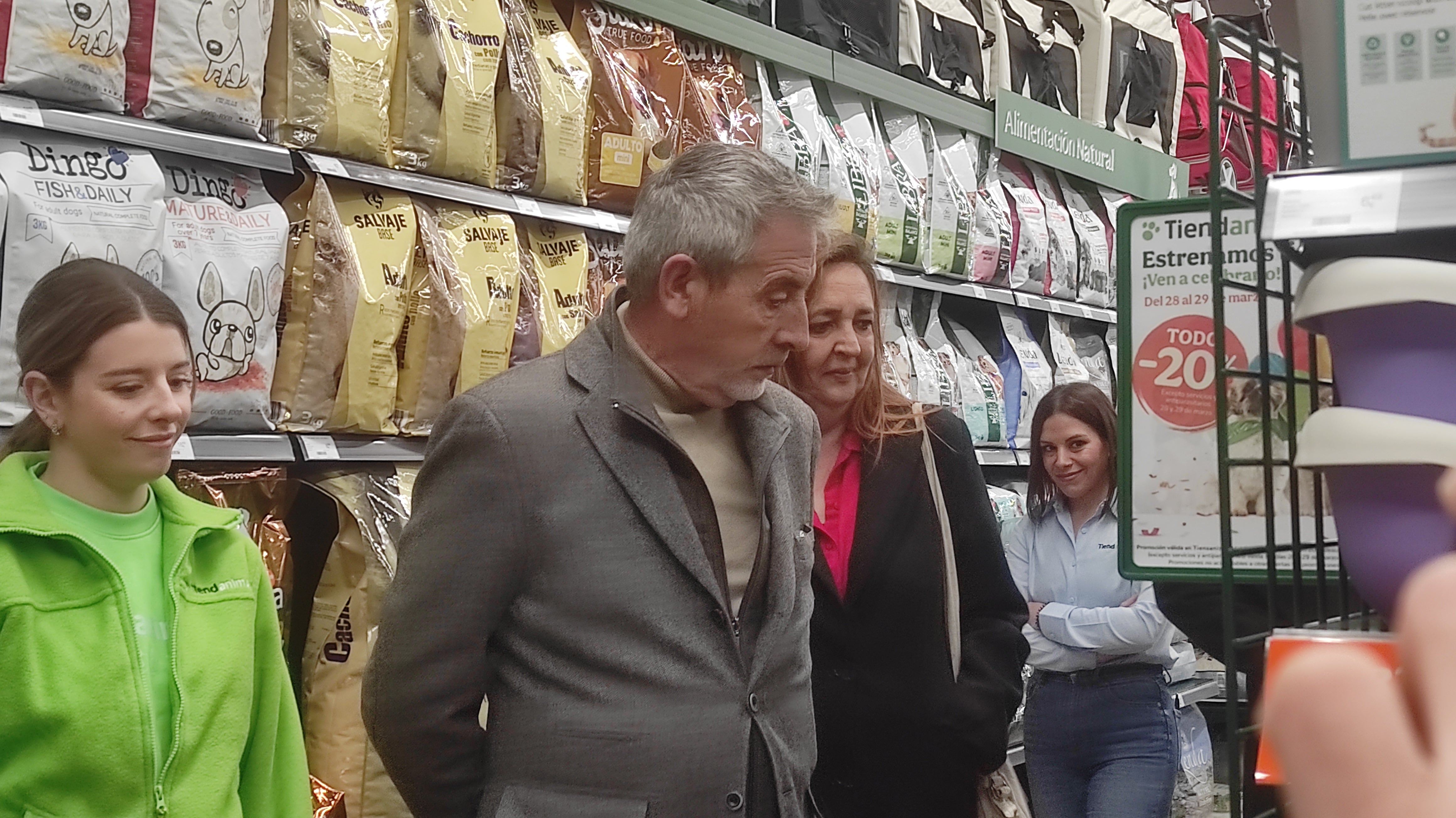 El alcalde de Valdepeñas afirma que el Parque Comercial ya ha creado un 80% de los cien empleos previstos El alcalde de Valdepeñas afirma que el Parque Comercial ya ha creado un 80% de los cien empleos previstos