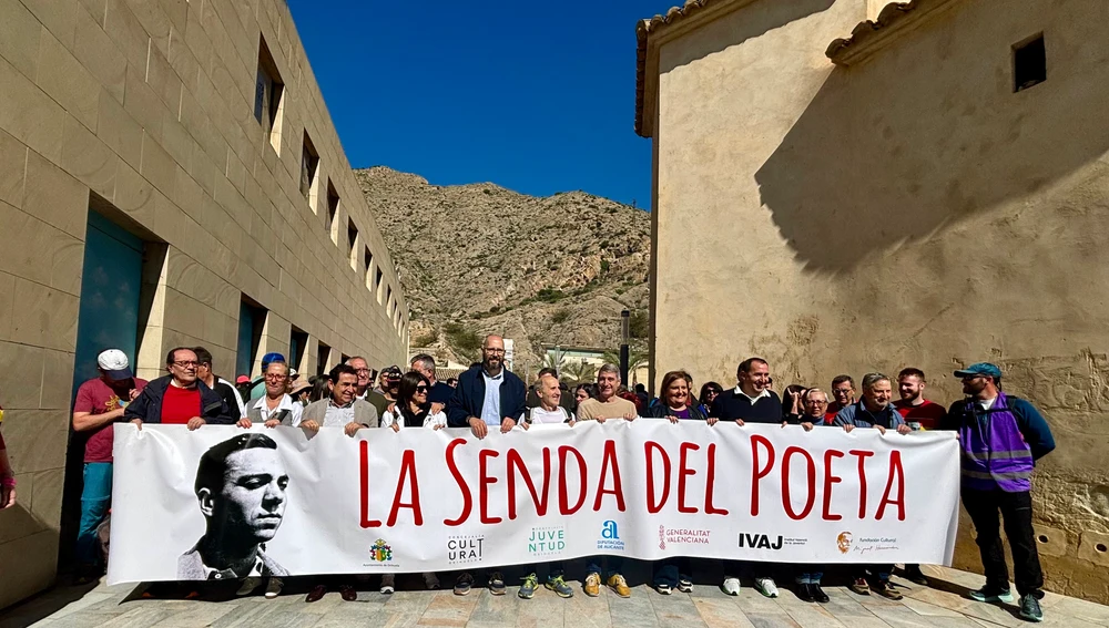 Orihuela anima la salida de la Senda del Poeta en el 83 aniversario de la muerte de Miguel Hernández Orihuela anima la salida de la Senda del Poeta en el 83 aniversario de la muerte de Miguel Hernández