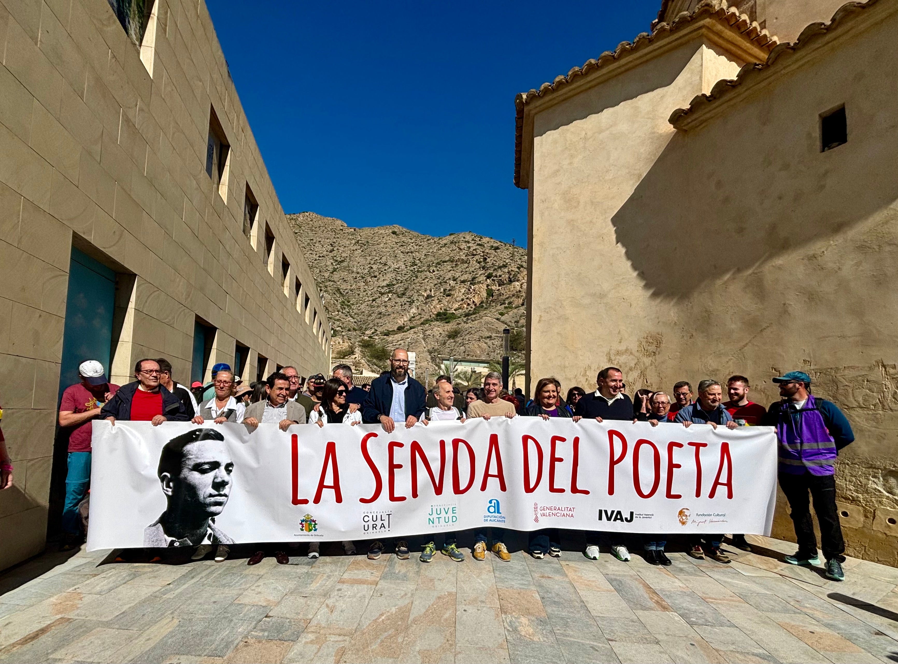 "El pueblo de Miguel Hernández hará que la Senda del Poeta se celebre". Diferentes colectivos están organizando la XXX edición "El pueblo de Miguel Hernández hará que la Senda del Poeta se celebre". Diferentes colectivos están organizando la XXX edición