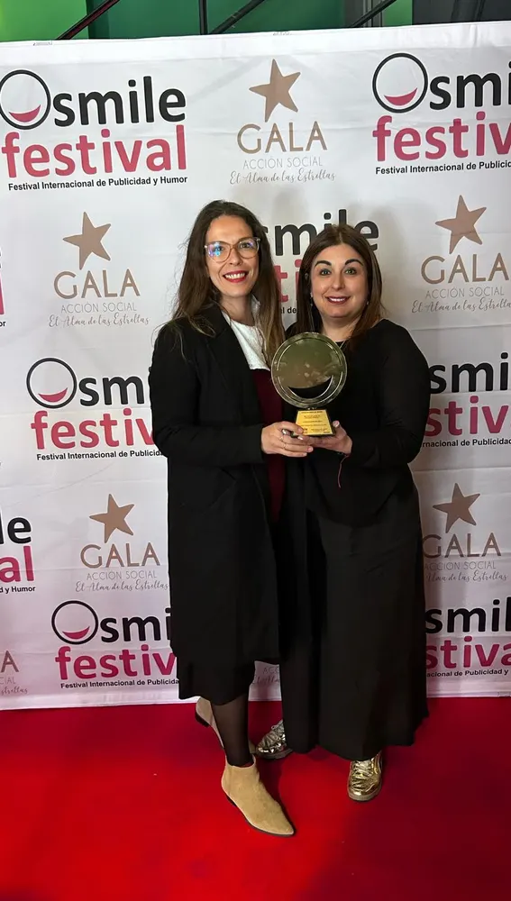 Filipa Palhim, Marketing Manager de Zenia Boulevard y Raquel Gaitero de la agencia de marketing Amor de Madre, recogieron el premio. Filipa Palhim, Marketing Manager de Zenia Boulevard y Raquel Gaitero de la agencia de marketing Amor de Madre, recogieron el premio.