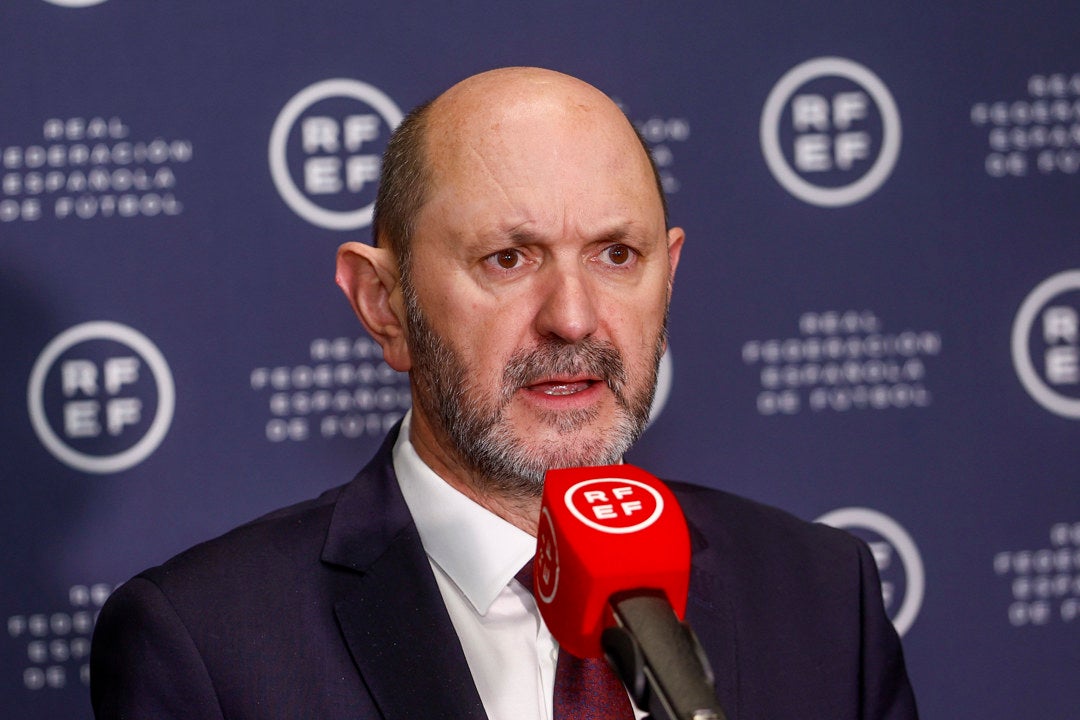 Louzán, sobre si se juega o no la Finalísima: "Se cerrará la semana que viene" Louzán, sobre si se juega o no la Finalísima: "Se cerrará la semana que viene"