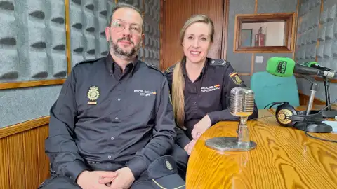 Carlos Muñoz y Lidia Romero de la Policía Nacional Carlos Muñoz y Lidia Romero de la Policía Nacional