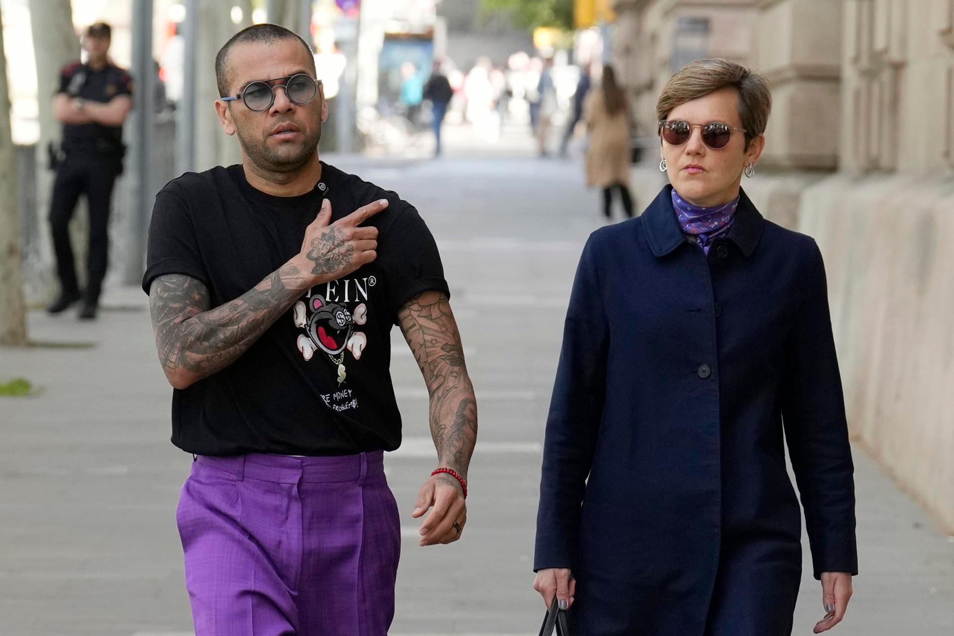 La defensa de la denunciante de Alves recurrirá: "Ha sentido como si volviera al baño del Sutton" La defensa de la denunciante de Alves recurrirá: "Ha sentido como si volviera al baño del Sutton"