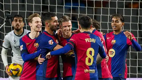 El delantero del F.C. Barcelona Dani Olmo (c) celebra tras anotar el segundo gol del equipo durante el partido de LaLiga ante Osasuna. El delantero del F.C. Barcelona Dani Olmo (c) celebra tras anotar el segundo gol del equipo durante el partido de LaLiga ante Osasuna.