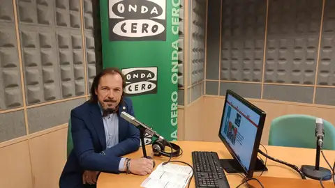 Víctor Raúl López, organizador de la Semana Universitaria Cervantina de Quero. Víctor Raúl López, organizador de la Semana Universitaria Cervantina de Quero.