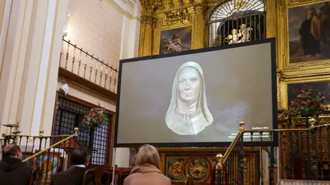 Presentación en la basílica de la Asunción de Alba de Tormes (Salamanca) del rostro original de Santa Teresa El verdadero rostro de Santa Teresa de Jesús: ojos negros muy vivos y un rostro armónico, sereno y dulce
