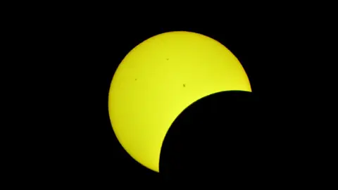 Imagen de archivo de un eclipse solar. Imagen de archivo de un eclipse solar.