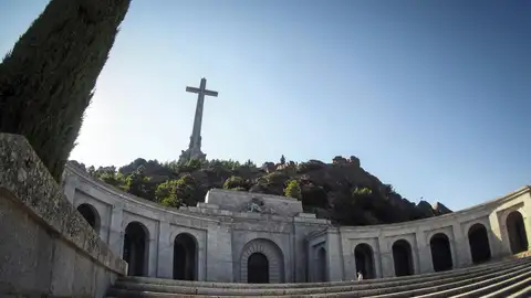 Foto de archivo de la fachada principal de la basílica del Valle de los Caídos. Foto de archivo de la fachada principal de la basílica del Valle de los Caídos.