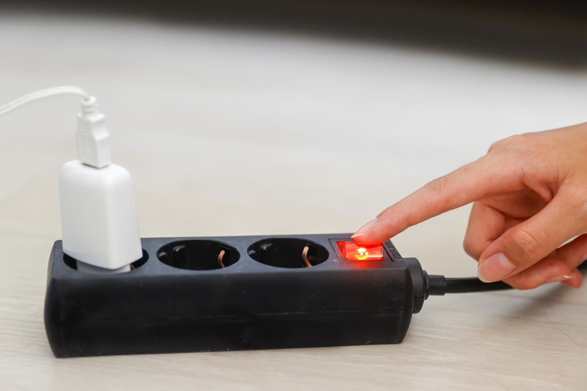 La inflación cae al 2,3% en marzo por la bajada de la luz y los carburantes La inflación cae al 2,3% en marzo por la bajada de la luz y los carburantes