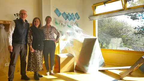 Visitamos el Colegio Internacional SEK-Atlántico en Poio El director, Jacobo Olmedo, la coordinadora de infantil y primaria, Ana Iglesias, y la directora de la escuela infantil, Beatriz Portero del SEK-Atlántico