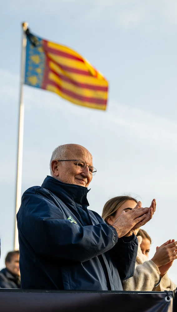 Juan Roig durante el Maratón de Valencia 2024 Juan Roig durante el Maratón de Valencia 2024