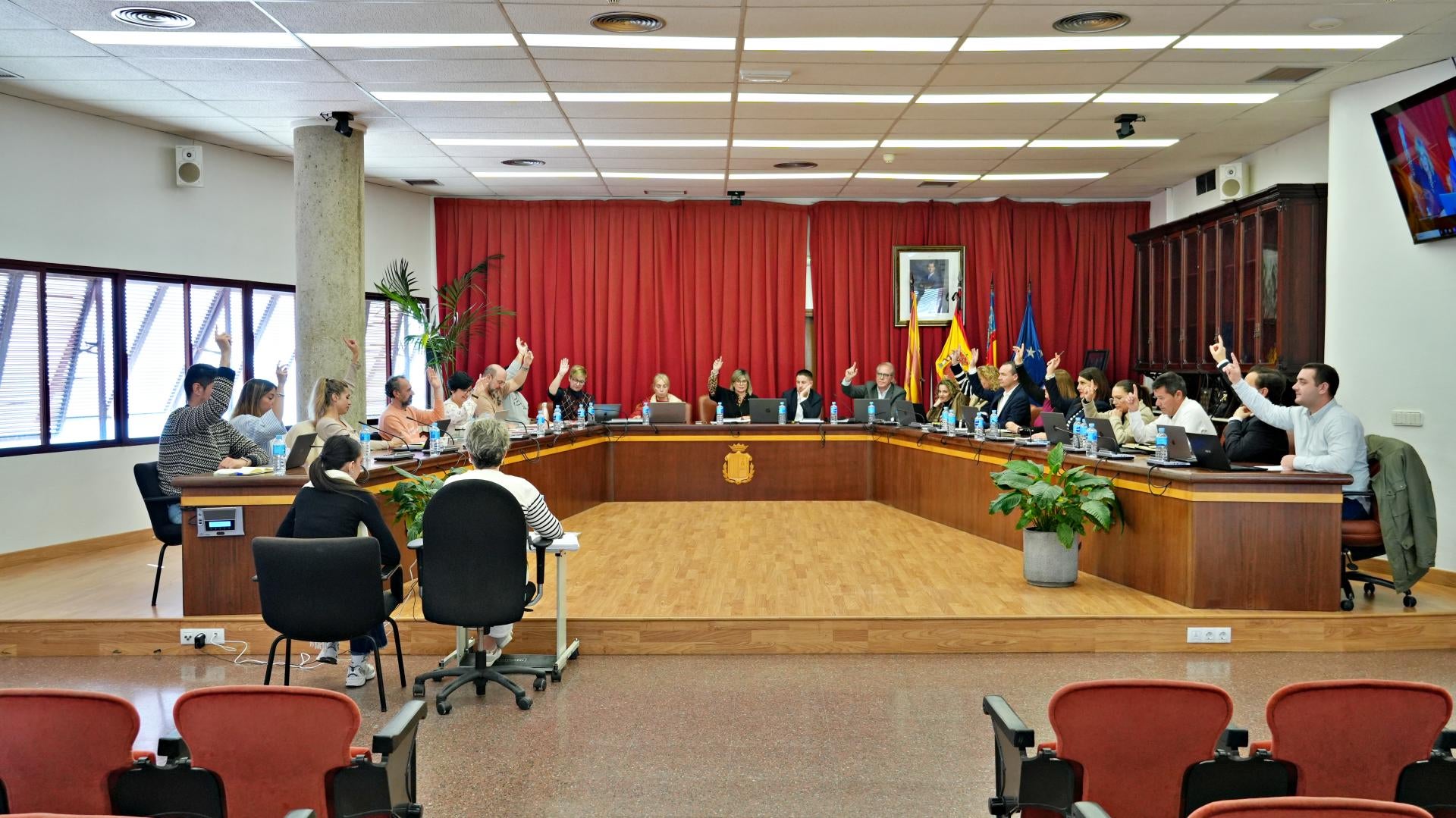 Santa Pola acuerda crear seis nuevas licencias de taxi adaptado y un sistema de alerta municipal ante emergencias Santa Pola acuerda crear seis nuevas licencias de taxi adaptado y un sistema de alerta municipal ante emergencias