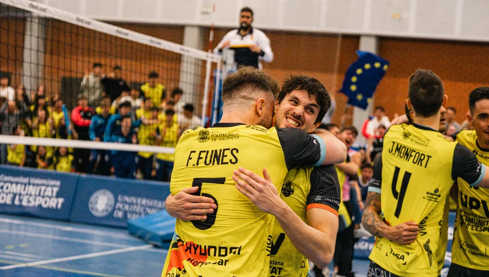 Facundo Funes y Fer Mengod celebran la victoria Facundo Funes y Fer Mengod celebran la victoria