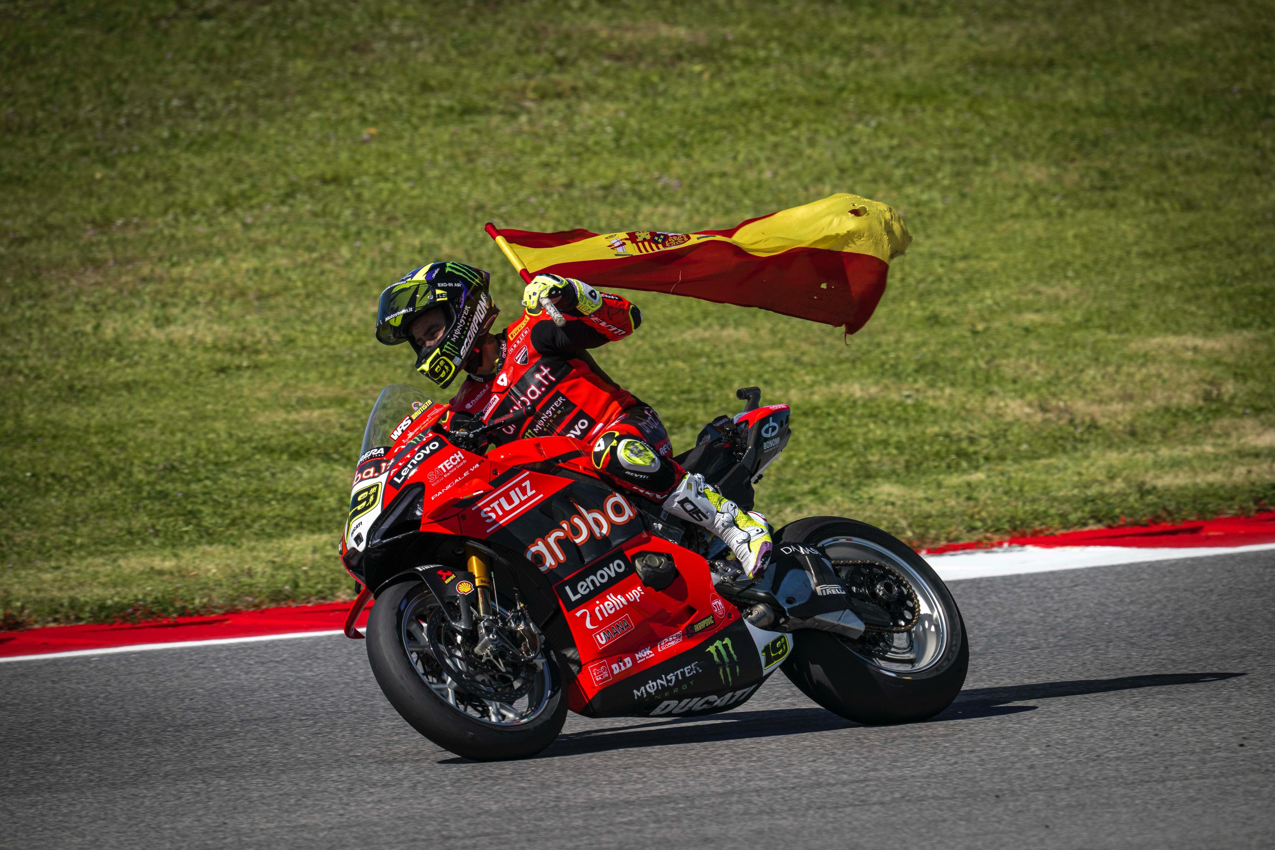 Álvaro Bautista, piloto oficial de Ducati en SBK: "Estamos cerca de luchar por las victorias y el campeonato" Álvaro Bautista, piloto oficial de Ducati en SBK: "Estamos cerca de luchar por las victorias y el campeonato"