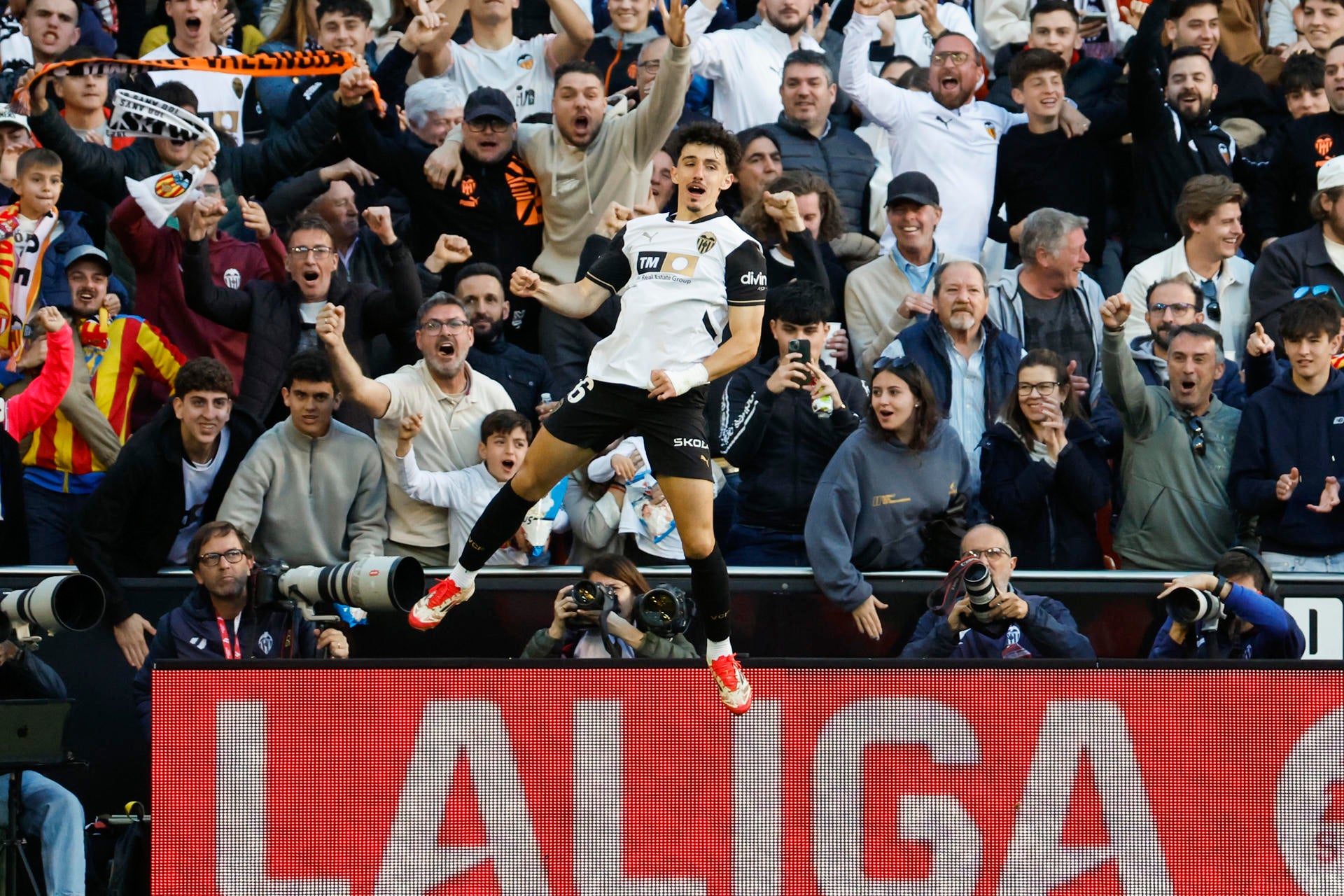 El Valencia se impone al Mallorca con gol de Diego López El Valencia se impone al Mallorca con gol de Diego López