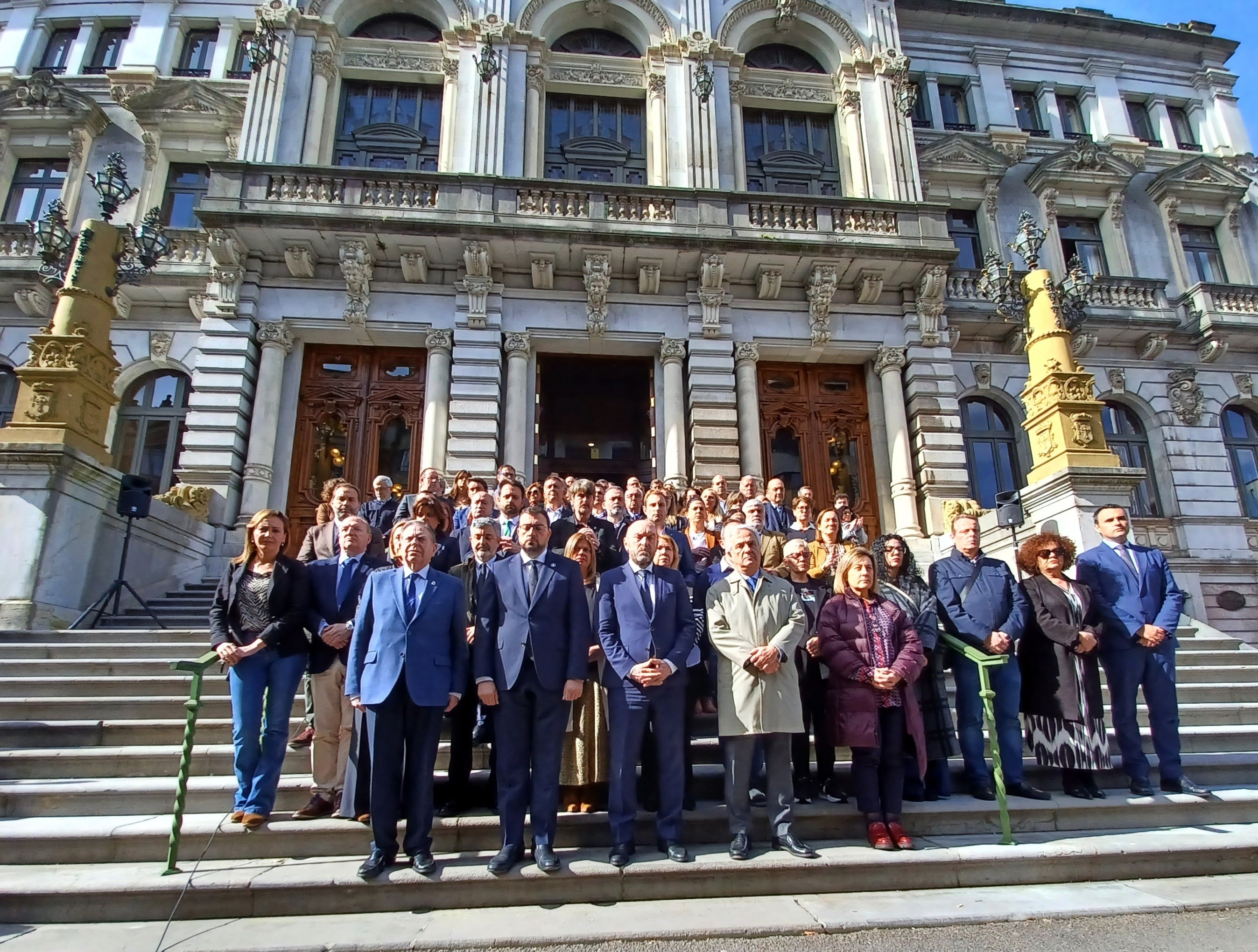 La investigación sobre la empresa será "de arriba abajo", advierte Barbón La investigación sobre la empresa será "de arriba abajo", advierte Barbón