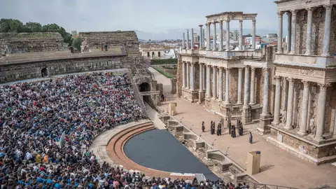 Se inaugura el Festival Juvenil de Teatro Grecolatino que reunirá esta semana en Mérida a más de 12.000 jóvenes de toda España Se inaugura el Festival Juvenil de Teatro Grecolatino que reunirá esta semana en Mérida a más de 12.000 jóvenes de toda España