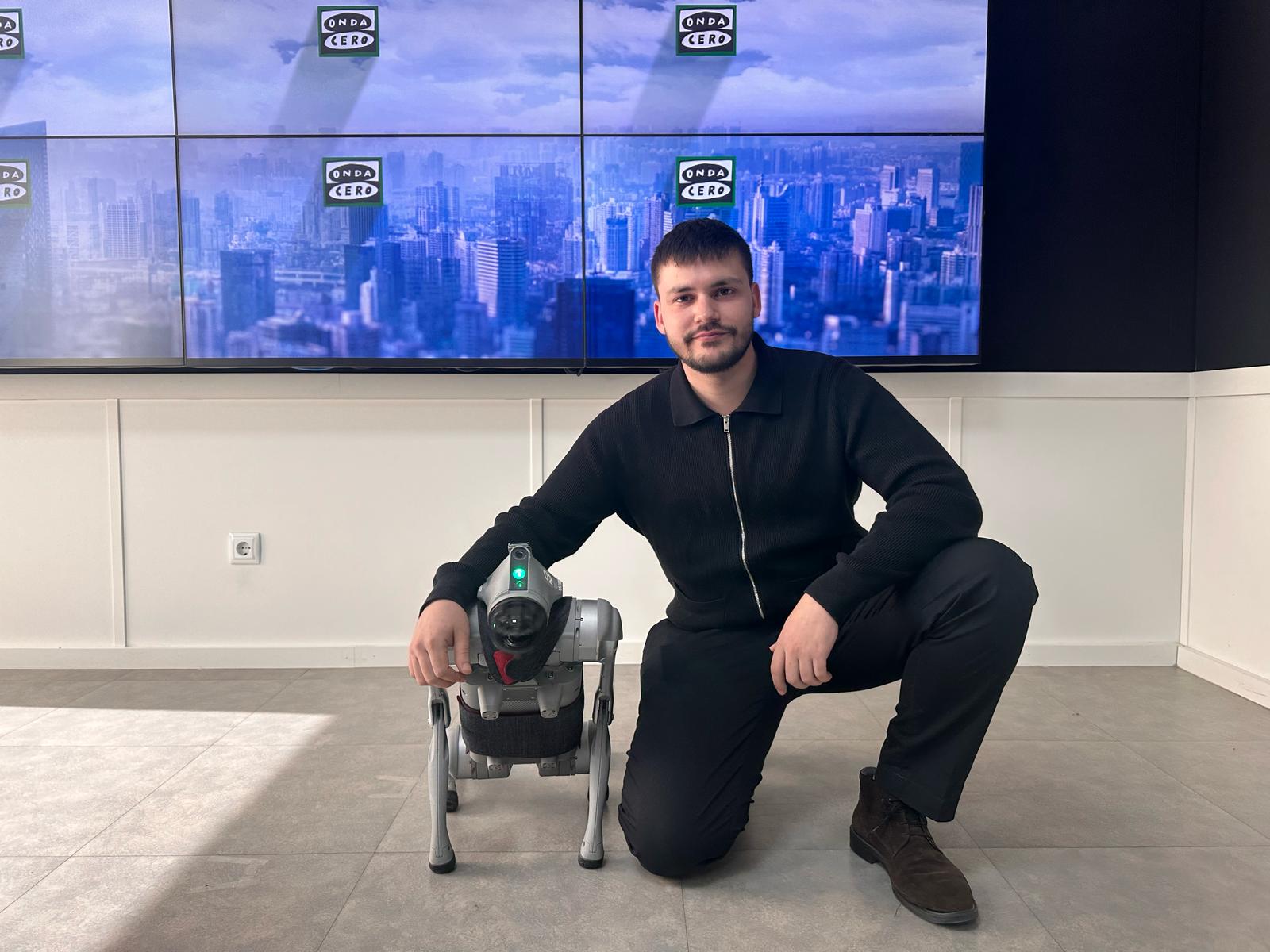 Khlipper, el gos robot que passeja per Barcelona Khlipper, el gos robot que passeja per Barcelona