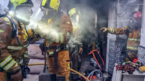bomberos en la casa quemada bomberos en la casa quemada