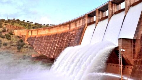 Pantano de Montoro desembalsando agua