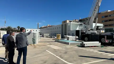 Culminar la instalación de barracones en centros educativos por la DANA es una de las prioridades de la Consellería. Culminar la instalación de barracones en centros educativos por la DANA es una de las prioridades de la Consellería.