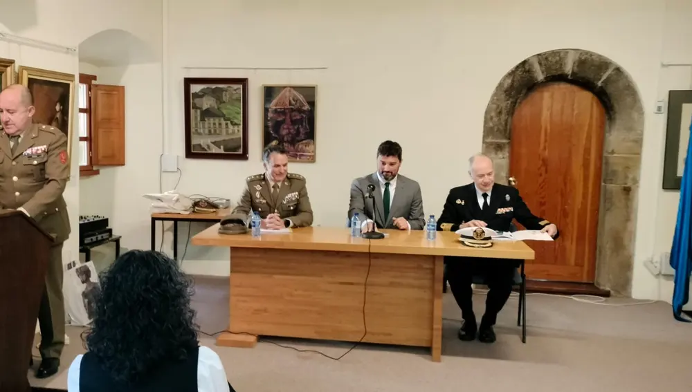 La muestra se podrá ver en la Casa de Cultura de Luarca hasta el 30 de este mes. La muestra se podrá ver en la Casa de Cultura de Luarca hasta el 30 de este mes.