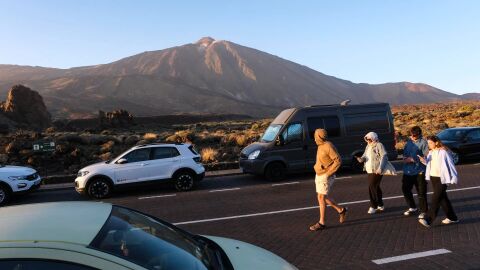 Personas visitando el Teide