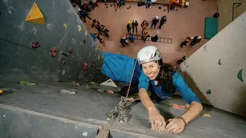 Cervera de Pisuerga celebra la primera edición de su competición de escalada .