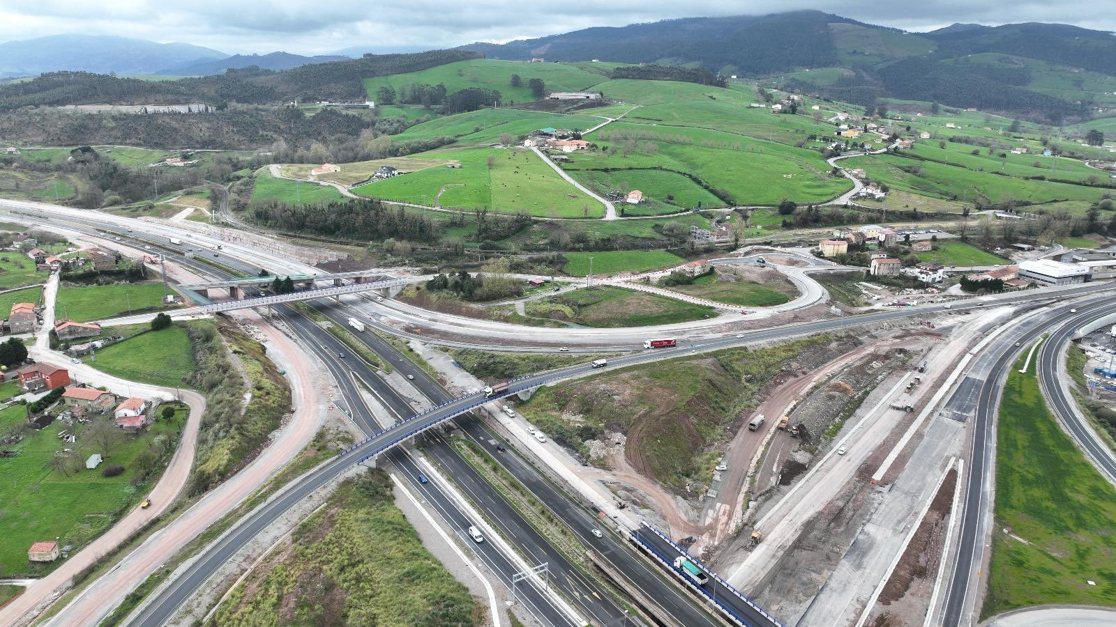 Parte del nuevo trazado de la A-67 en el nudo de Torrelavega hacia Santander abre el miércoles Parte del nuevo trazado de la A-67 en el nudo de Torrelavega hacia Santander abre el miércoles