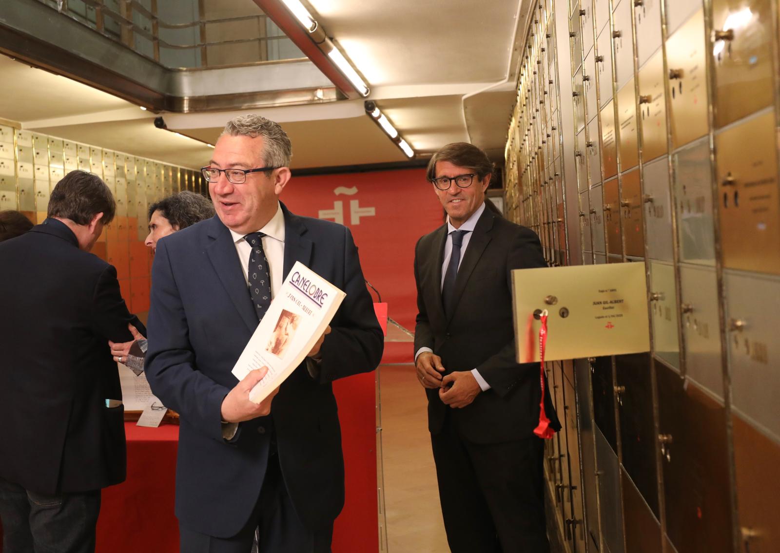 Juan Gil Albert entra en la 'Caja de las Letras' junto a los grandes de la historia Juan Gil Albert entra en la 'Caja de las Letras' junto a los grandes de la historia