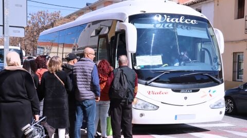 Usuarios del servicio alternativo de la linea 1 de MetroValencia