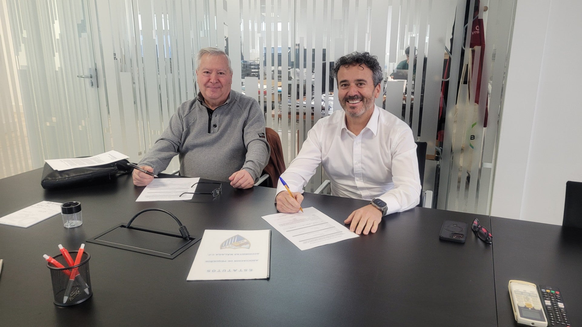 La Plataforma surge como punto de unión de diferentes colectivos interesados en el Málaga CF La Plataforma surge como punto de unión de diferentes colectivos interesados en el Málaga CF