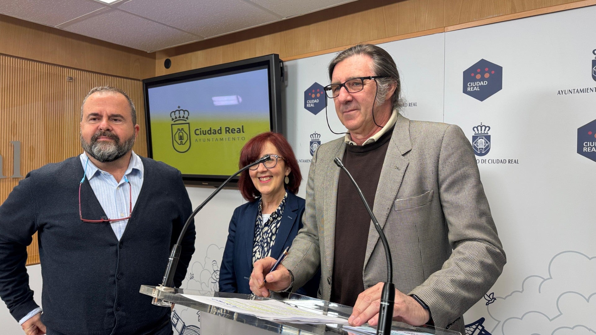 Teatro, cine, música y literatura protagonizan la agenda cultural de abril Teatro, cine, música y literatura protagonizan la agenda cultural de abril