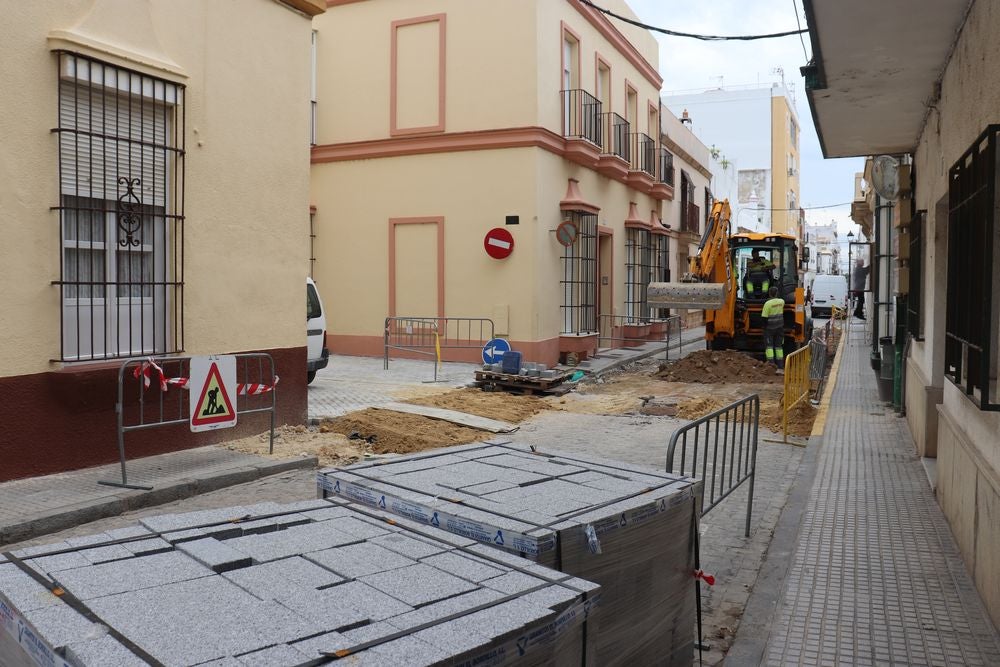 Comienzan los trabajos de la plataforma única en la calle Amargura en Puerto Real Comienzan los trabajos de la plataforma única en la calle Amargura en Puerto Real