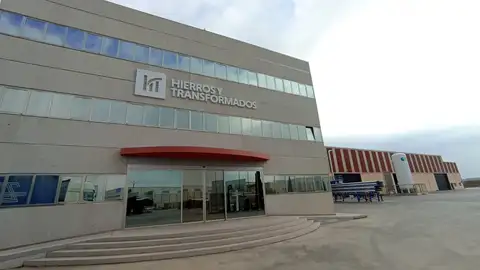 Fachada de Grupo "HYT" en Quintanar de la Orden Fachada de Grupo "HYT" en Quintanar de la Orden