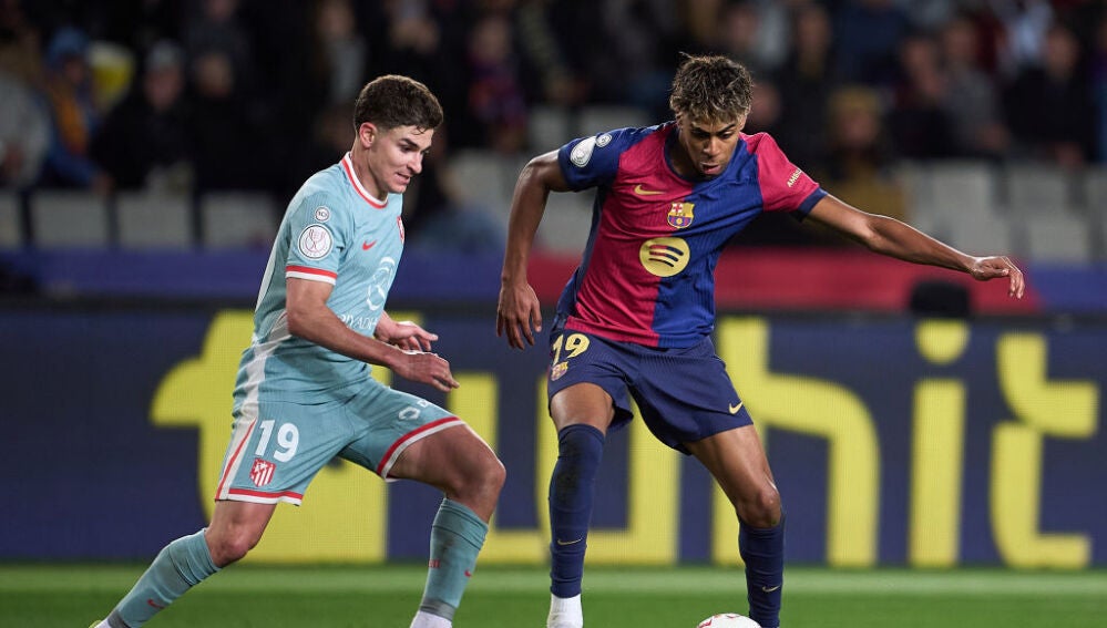 Julián Alvarez y Lamine Yamal durante el Barça - Atlético de Copa del Rey 2025